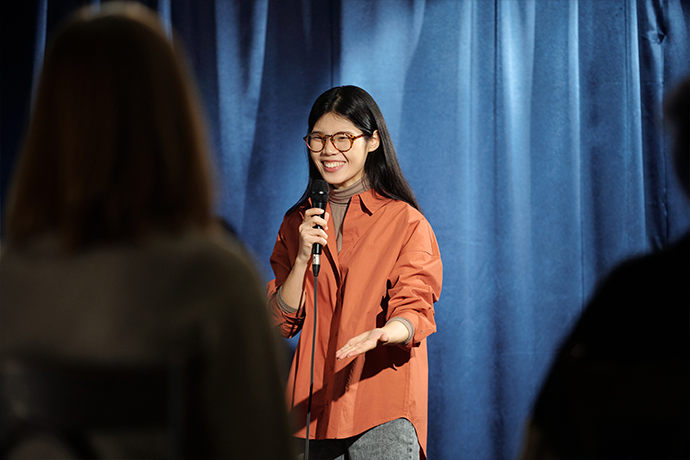 Hire A Stand Up Comedian 690X460