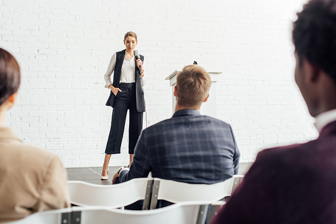 How To Choose The Perfect Keynote Speaker For Your Audience690x460
