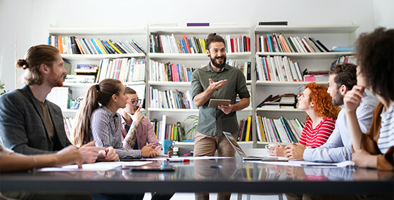 Storytelling in Leadership: Inspiring and Motivating Teams Through Stories)