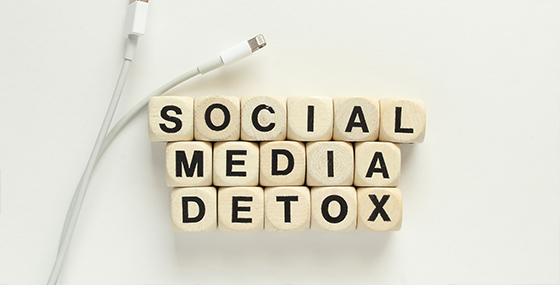 Digital Detox: Unplugging for Mental and Emotional Wellbeing)