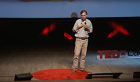 Capitalismo consciente--uma nova era econômica: Thomas Eckschmidt at TEDxLacador